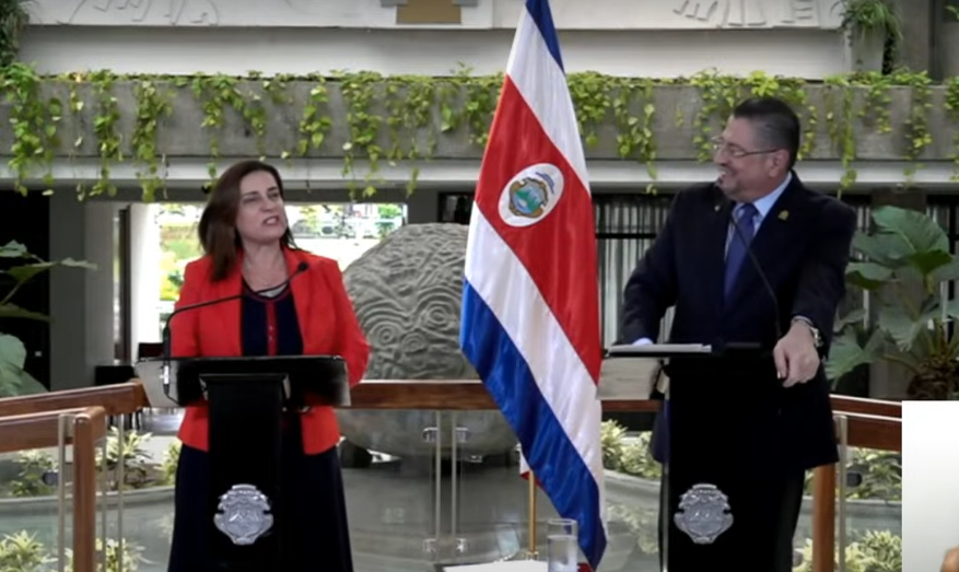 Presidente Rodrigo Chaves nombra a Marta Esquivel como jerarca de MIDEPLAN