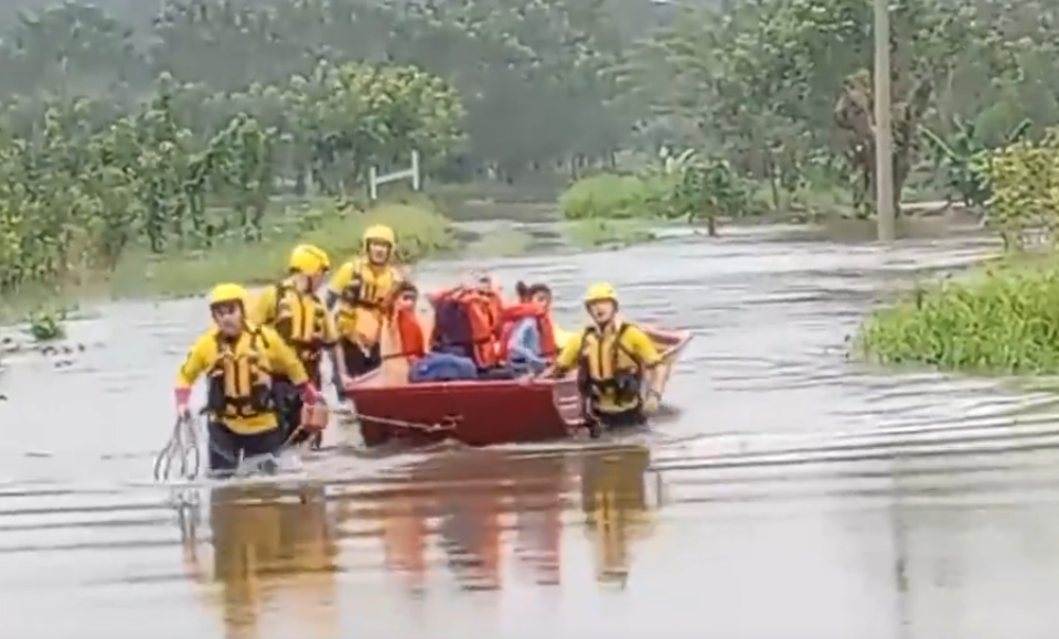 CNE reporta más de 200 personas albergadas y 102 incidentes por inundación tras Empuje Frío No. 8