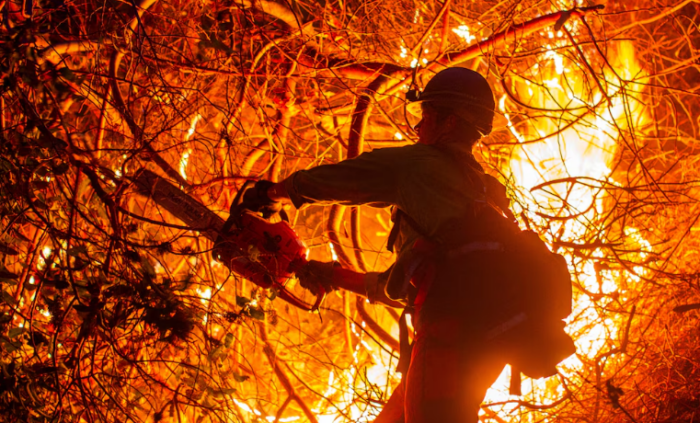 Los Ángeles en alerta máxima por vientos de Santa Ana que podrían avivar un nuevo infierno