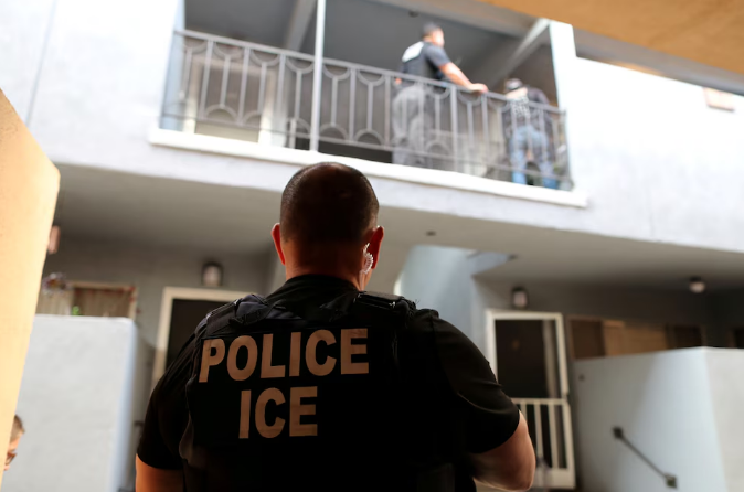 Autoridades de EEUU planean redadas contra migrantes en al menos una ciudad durante los próximos días