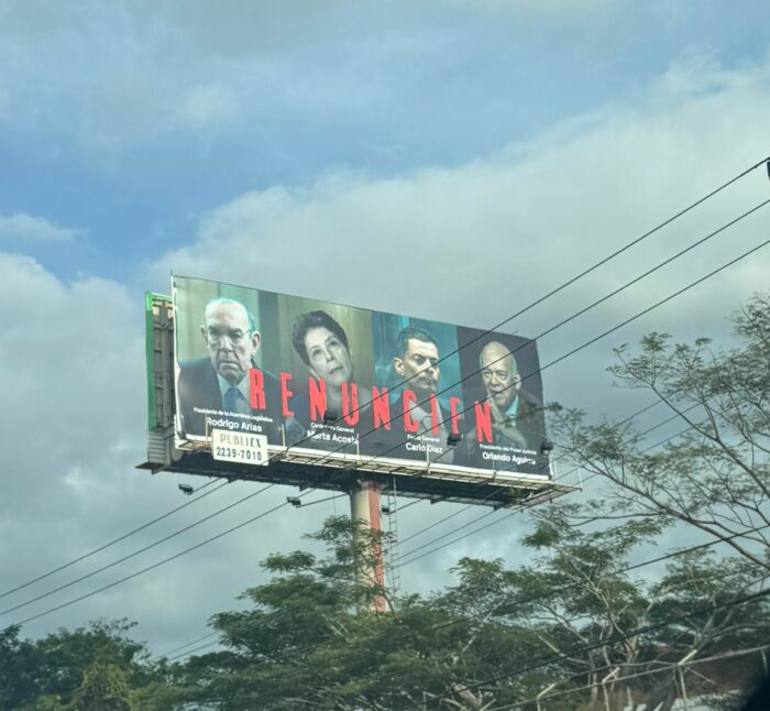 Empresario confirma que pagó vallas que piden renuncia a jerarcas: Niega ser afín al gobierno