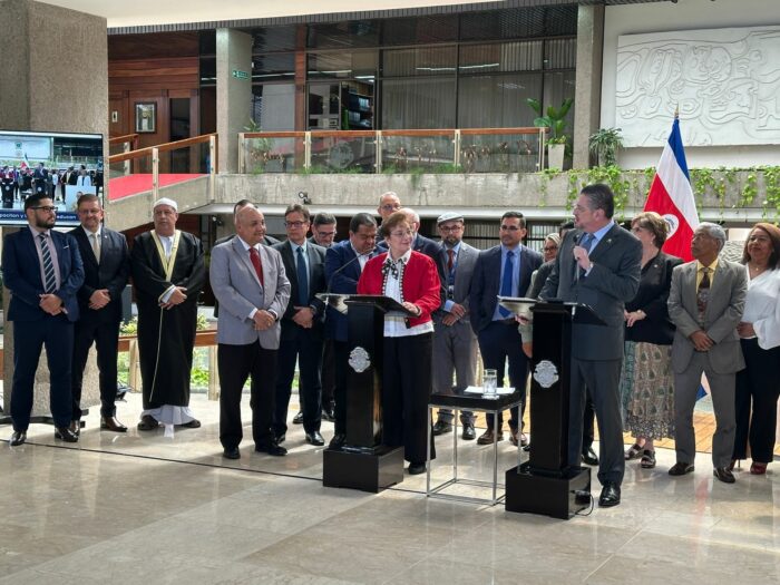 MEP defiende cambios en programas de educación sexual, protocolos antibullying y cursos de religión