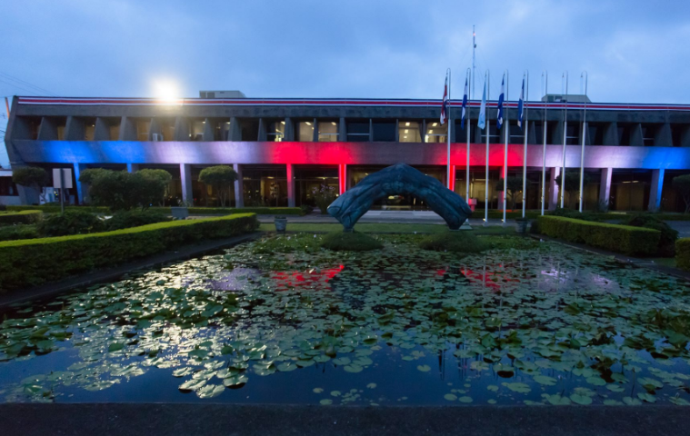 Frente Amplio presenta proyecto de Ley para eliminar las pensiones de los expresidentes