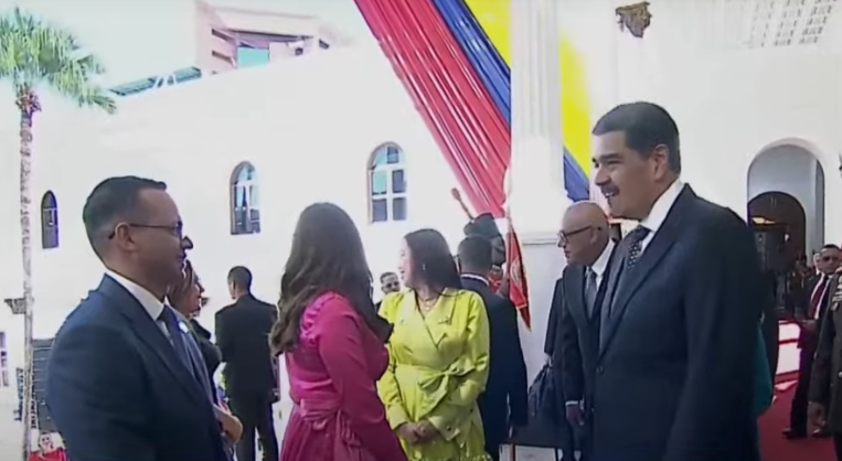 El dictador Nicolás Maduro llegó a la sede del Poder Legislativo para su ilegítima juramentación en Venezuela