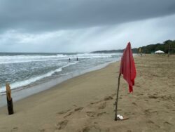 Expertos advierten sobre oleaje peligroso y mareas altas para el Pacífico costarricense