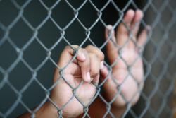 Fiscalía reportó crecimiento de 1376 causas contra menores de edad el año pasado en comparación al 2023