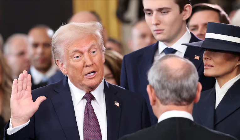 Asumió Donald Trump: “Fui salvado por Dios para hacer grande de nuevo a Estados Unidos”