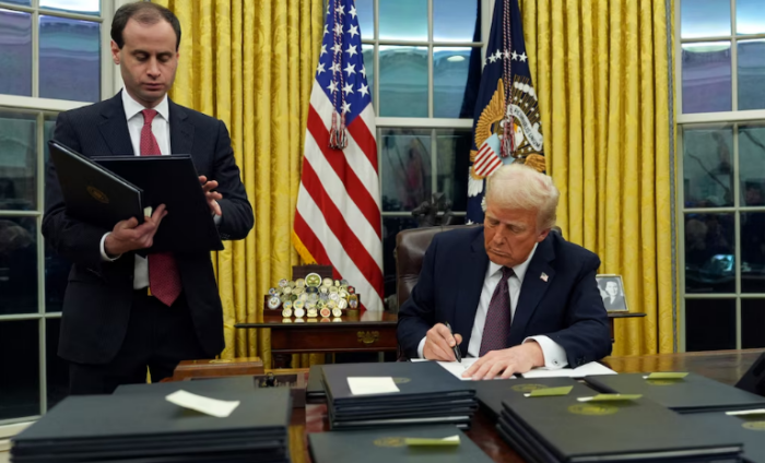 Un juez bloqueó temporalmente la orden ejecutiva de Trump que ponía fin a la ciudadanía por nacimiento