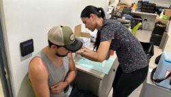 Salud aplaza al 11 de marzo la obligatoriedad de la vacuna contra la fiebre amarilla para viajar a varios países