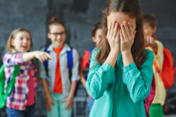 Entrada a clases: ¿Qué hacer en caso de ser víctima de bullying?