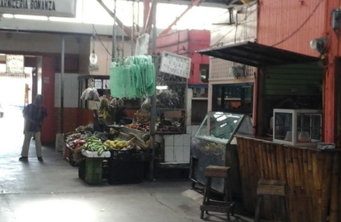 Autoridades clausuran vertido de residuos del Mercado Municipal de Puntarenas al estero
