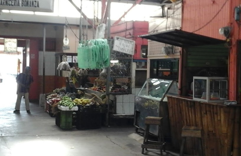 Autoridades clausuran vertido de residuos del Mercado Municipal de Puntarenas al estero