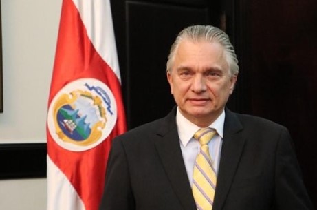 Canciller confirma que Presidente decidió ‘viajar muy poco’ fuera del país este año
