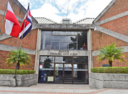 Colegio de Abogados disminuye nota mínima para aprobar examen de incorporación de 80 a 70