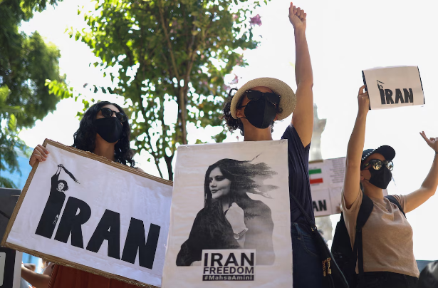 Tercer día de protestas contra el régimen de Irán tras el asesinato de un estudiante de 19 años