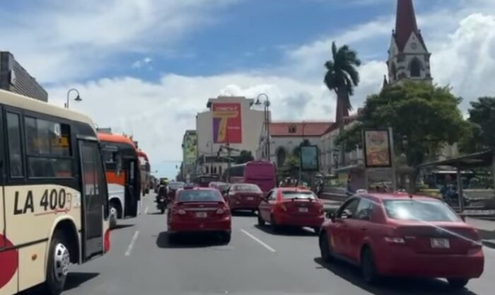 Oficialismo afirma que mantendrá apoyo a proyecto consensuado con taxistas tras manifestación de este martes