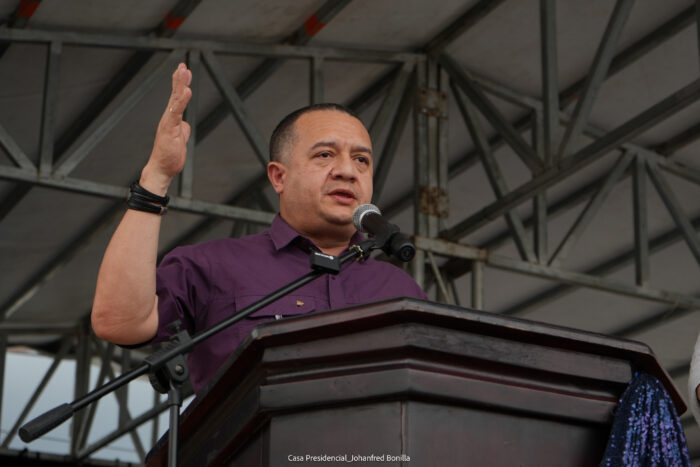 Ministro de Justicia se defiende tras acusación por supuesto peculado y falsedad ideológica