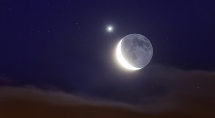 ¿Cuál es el planeta que aparece junto a la Luna en cada noche de febrero?