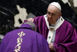 El papa organiza su ausencia desde el hospital Gemelli: no asistirá a las celebraciones del Miércoles de Ceniza pero delega en un cardenal