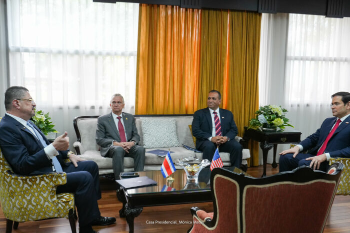 Presidente Rodrigo Chaves rechaza recibir órdenes de Estados Unidos