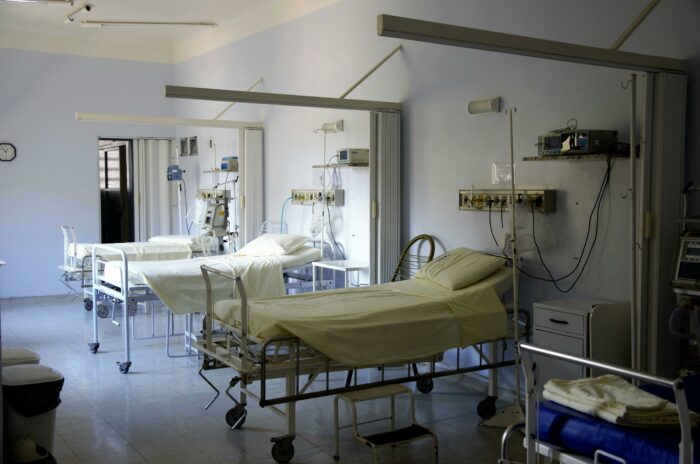 Más de 400 pacientes han sido trasladados entre hospitales de la CCSS por renuncias de especialistas