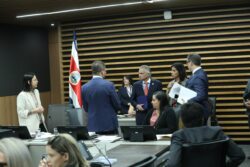 Canciller asegura que relación con China es buena y diferencia sobre redes 5G no debe verse como una ‘afrenta’