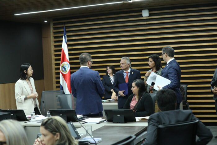 Canciller asegura que relación con China es buena y diferencia sobre redes 5G no debe verse como una ‘afrenta’