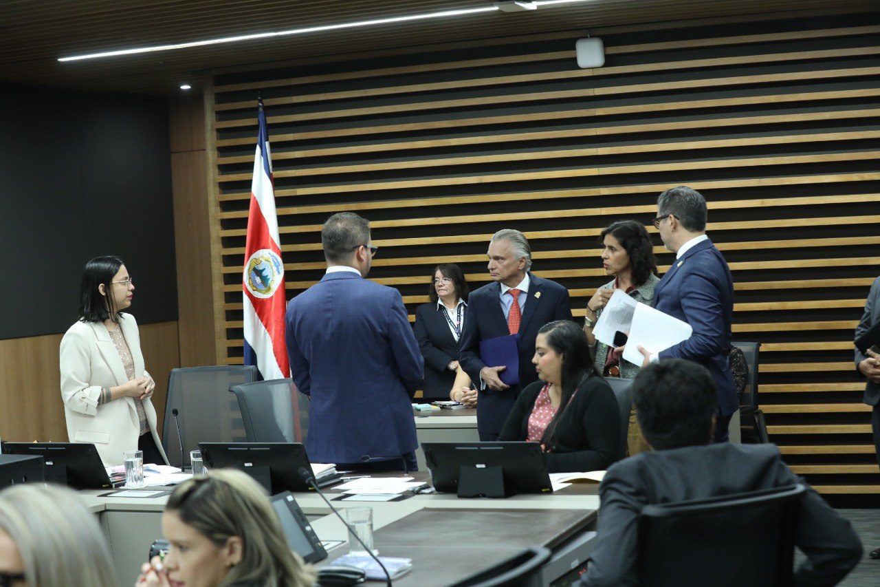 Canciller asegura que relación con China es buena y diferencia sobre redes 5G no debe verse como una ‘afrenta’