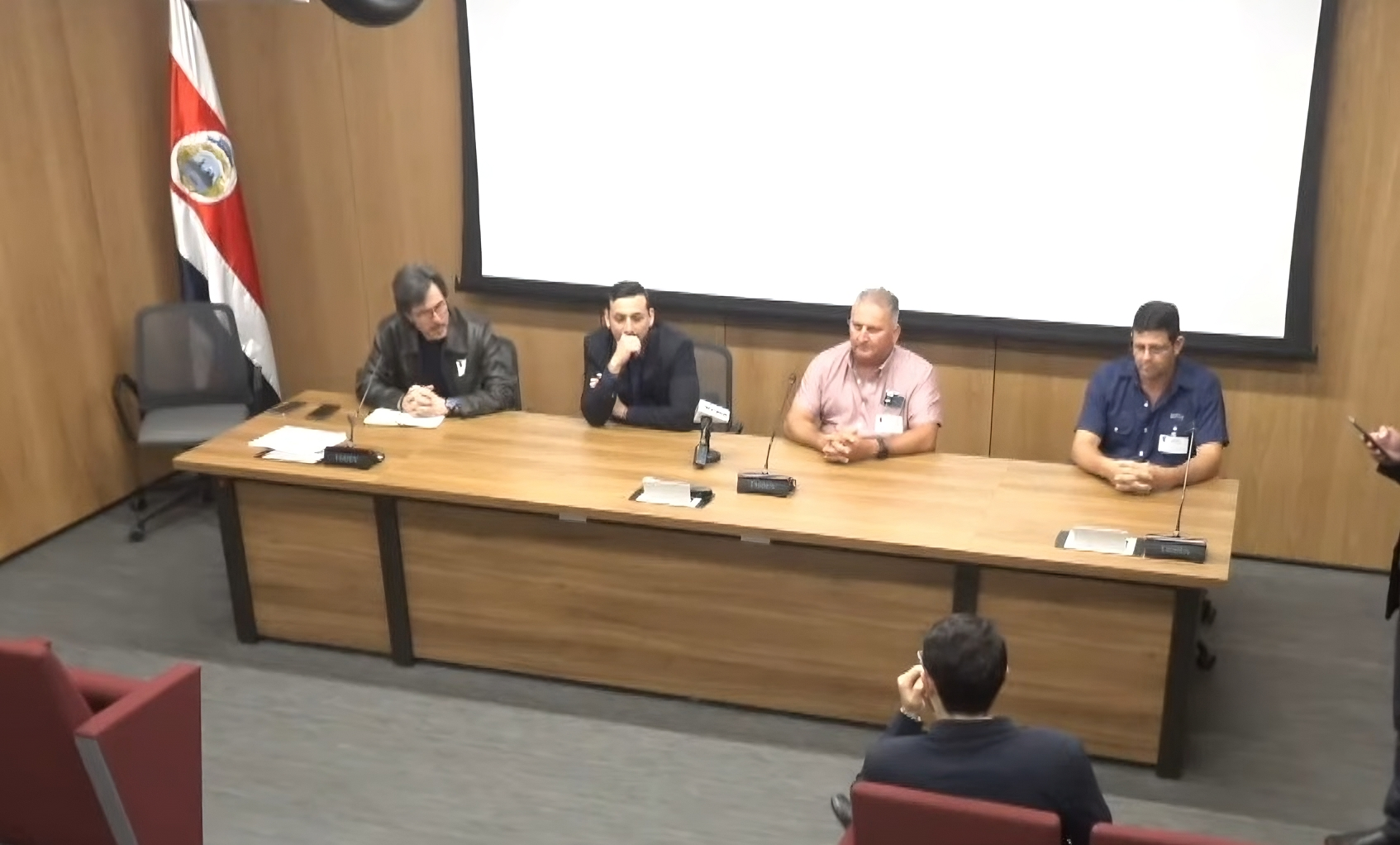 Frente Amplio propone que Juntas de Educación se inscriban obligatoriamente al Programa de Abastecimiento Institucional