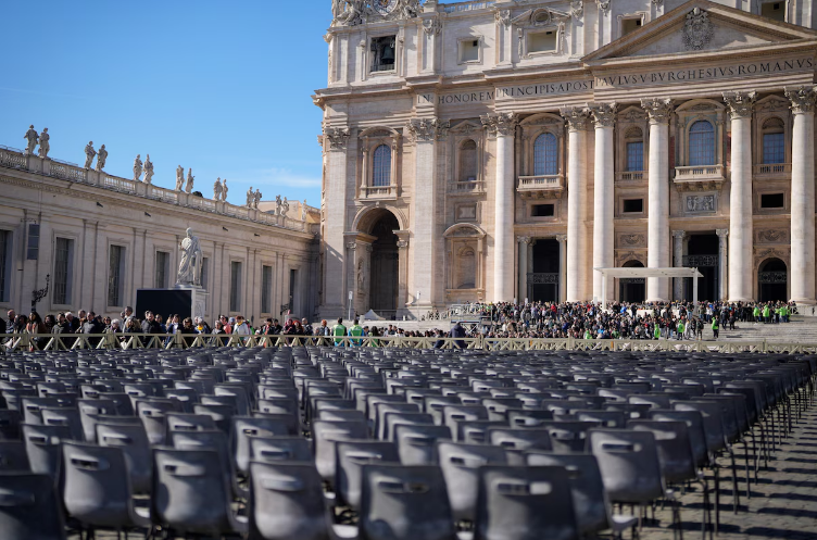 El Vaticano informó que el papa Francisco padece una “infección polimicrobiana” con “un cuadro clínico complejo”