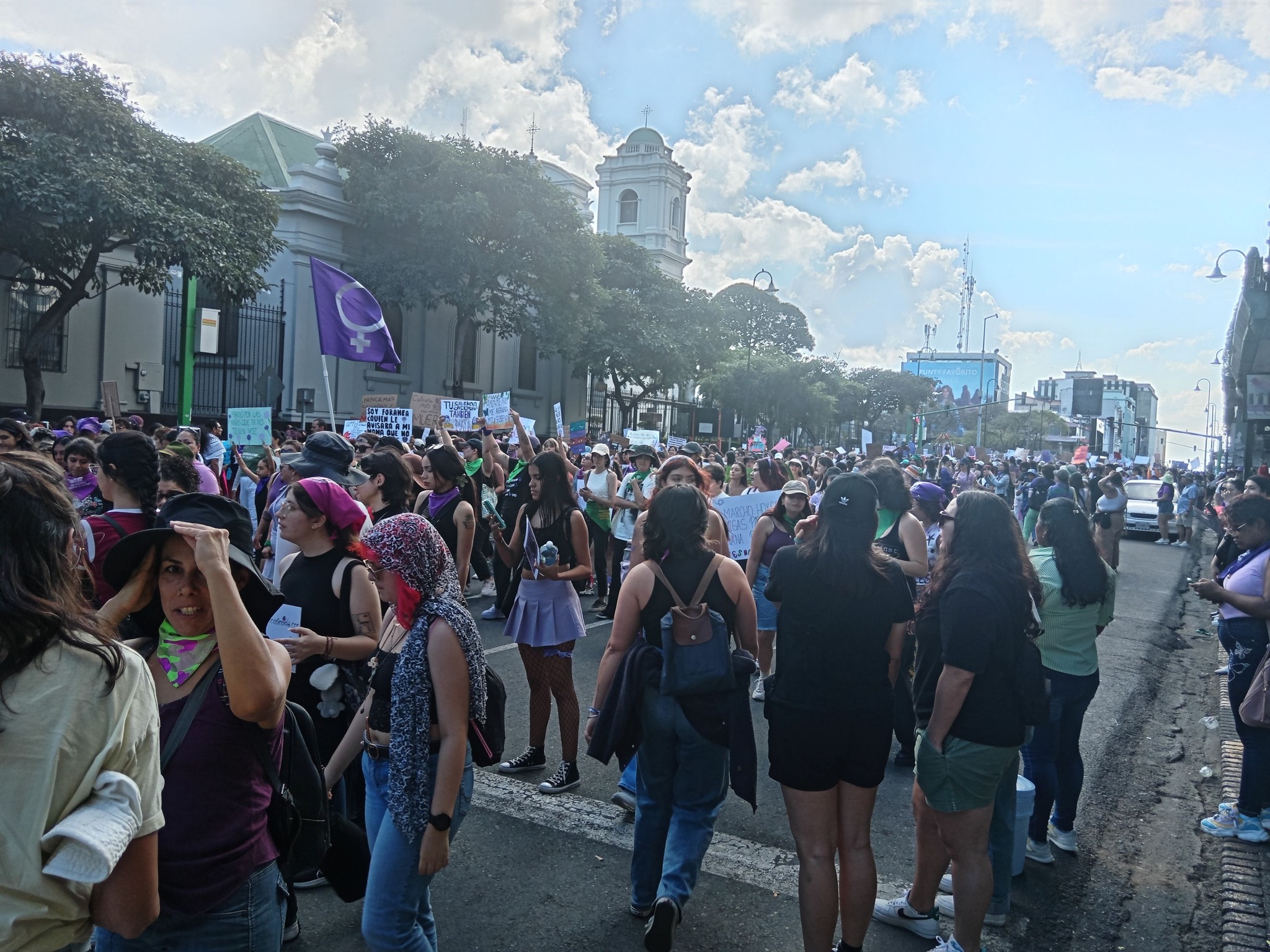Calles de San José se llenaron por marcha del Día Internacional de la Mujer