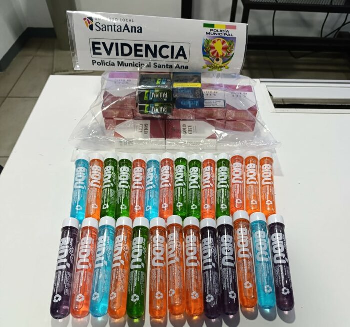 Decomisan ‘bolis’ con alcohol cerca de centros educativos en Santa Ana