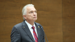 ¿Qué gana Costa Rica recibiendo migrantes deportados de EEUU? Canciller respondió a cuestionamientos de diputados