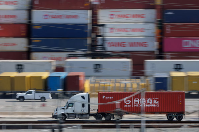 Donald Trump dijo que suspenderá los aranceles de Estados Unidos a la mayoría de los productos de México durante cuatro semanas