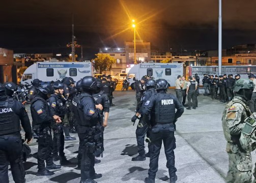Daniel Noboa prometió indultar a policías y militares tras la masacre en Guayaquil: “Defiendan al país, yo los defiendo a ustedes”