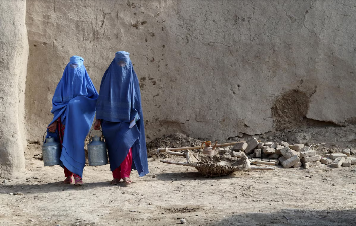 La nueva policía de la moral en Irán: vigila a las mujeres con drones y cámaras para detectar quiénes no usan velo
