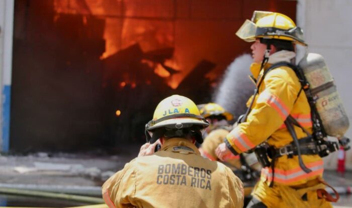 Bomberos registró una emergencia cada 5 minutos el miércoles: Fue el día con más incidentes de lo que va de año