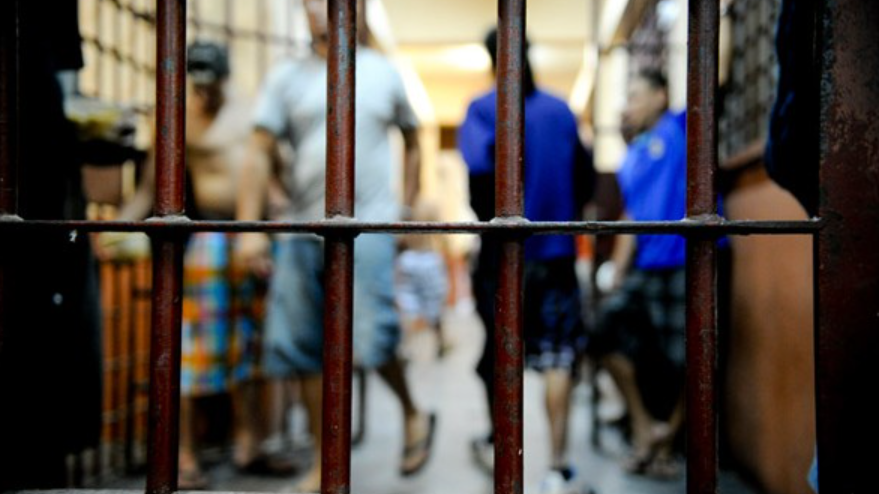 Justicia prohíbe circulación de dinero en efectivo dentro de las cárceles del país