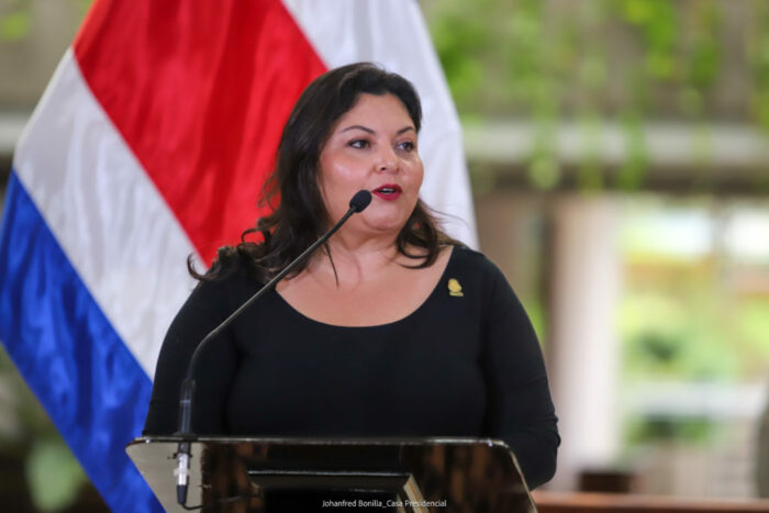 Ministra reclama que en mitad de femicidios los sospechosos tengan antecedentes penales