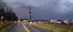 Alerta en EEUU: las tormentas y tornados dejaron al menos 34 muertos y avanzan hacia cuatro nuevas regiones