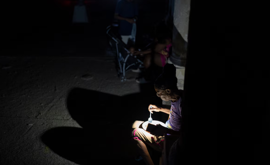 Continúa el apagón general en Cuba: la mayor parte de la población pasó la segunda noche sin luz