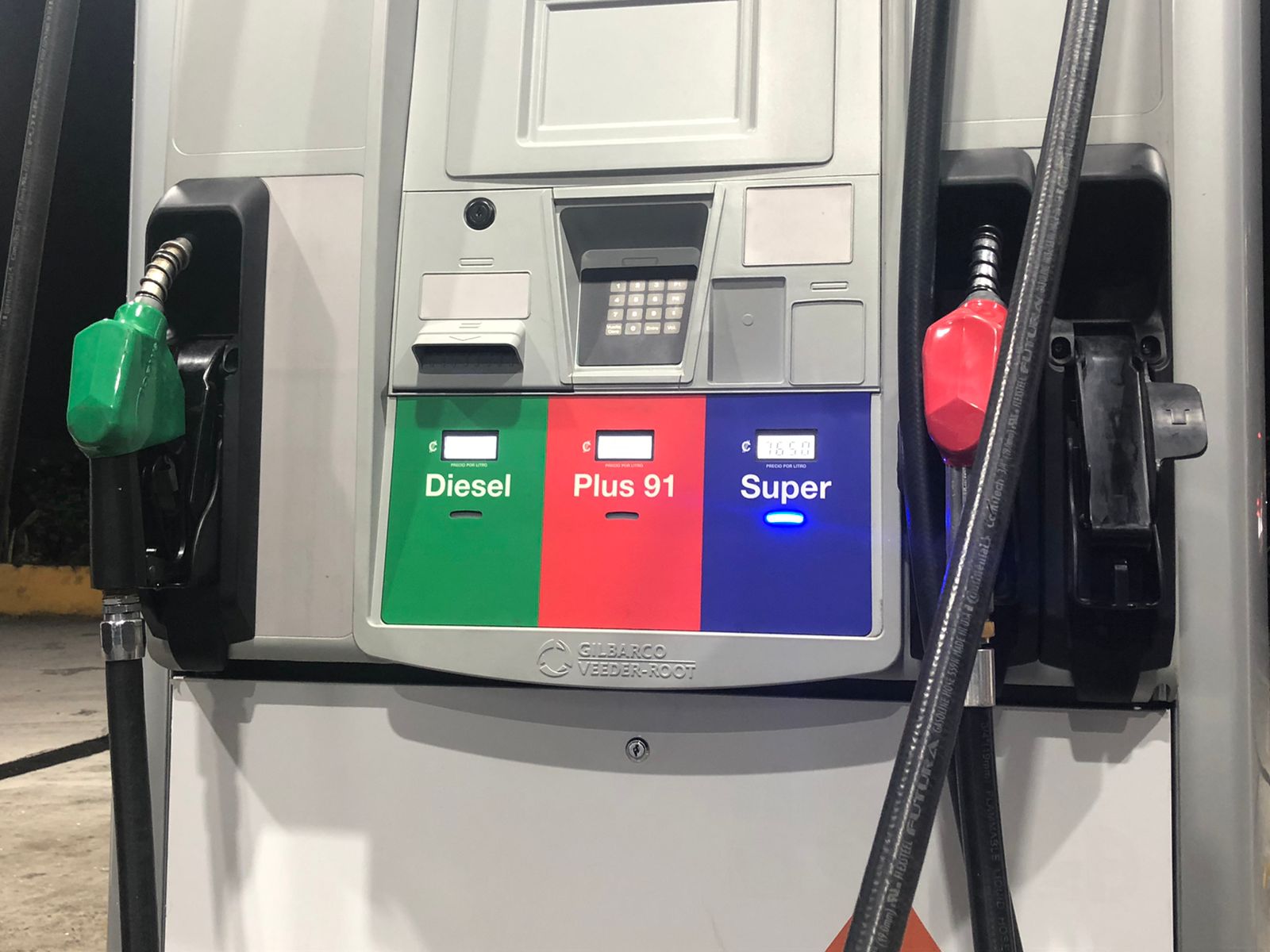 Combustibles amanecerán hasta ¢22 más caros este martes