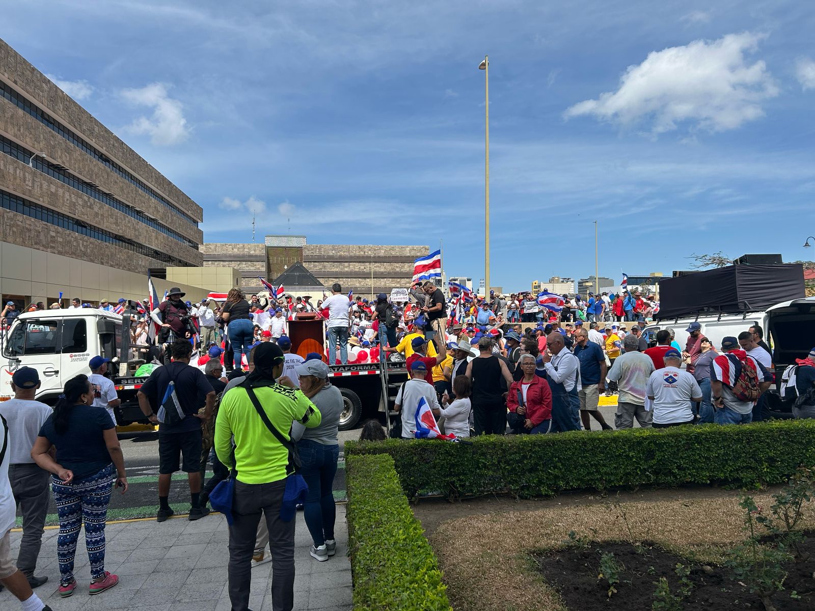 Presidente asegura ser “la voz del pueblo” en marcha para pedir salida del Fiscal General