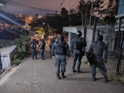 Intervinieron barrios del sur para atacar a cuatro bandas criminales con 400 policías