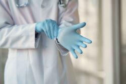 Casos de miasis por gusano barrenador en humanos llegan a 25 este año y alcanzan el 62% de los reportes del 2024