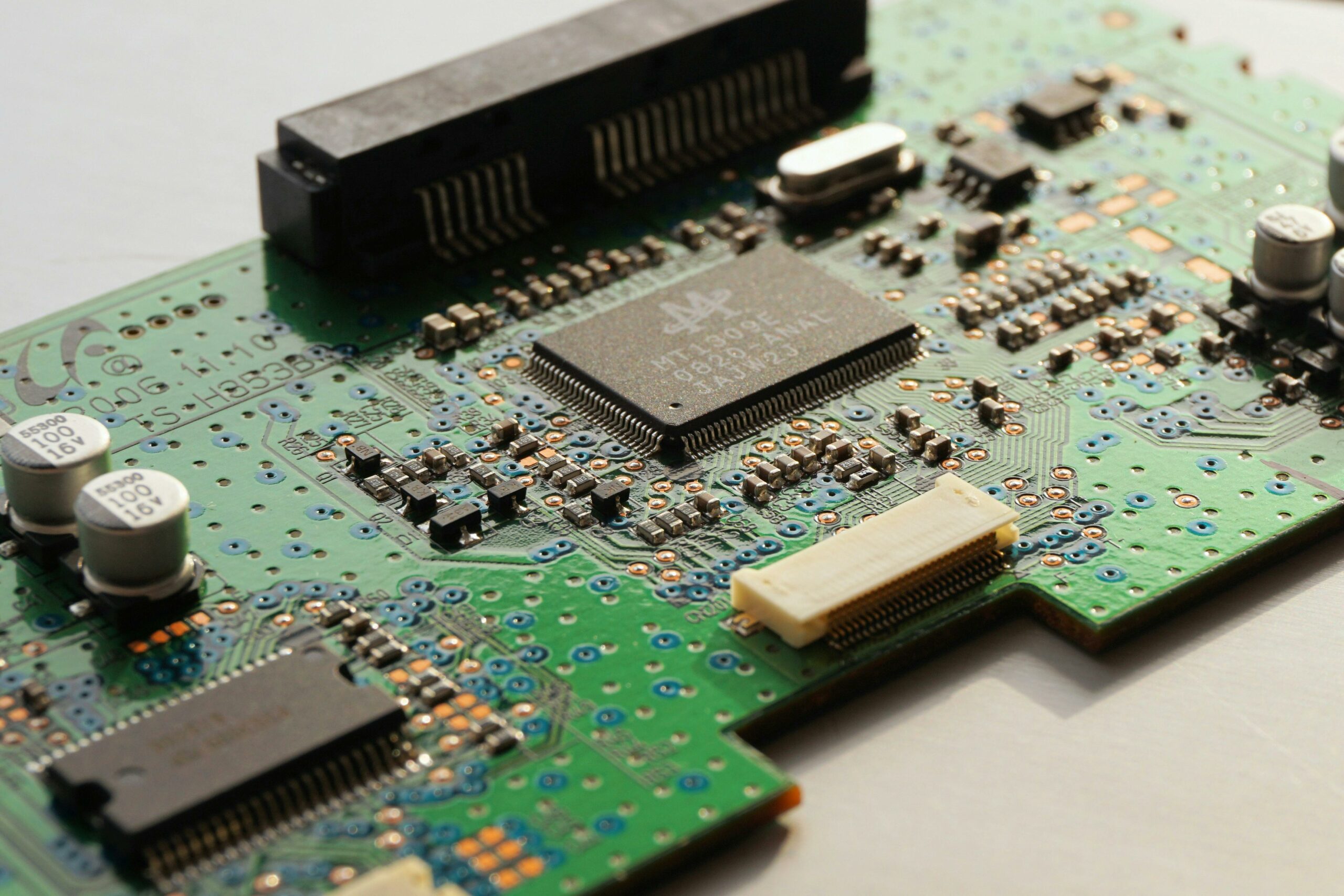 PROCOMER dice estar ‘atento’ a cambios ante posible derogación de Ley Chips en EE.UU. que beneficia a Costa Rica
