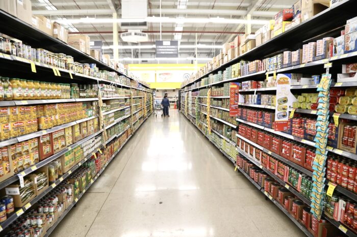 Una de cada tres ofertas en supermercados incumplen normativas