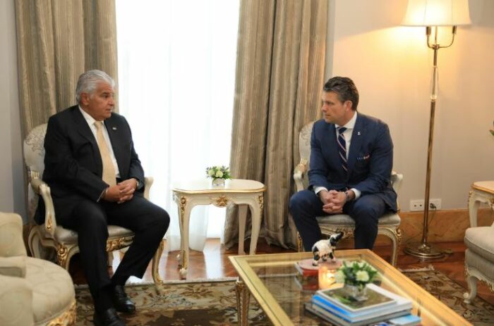 Panamá y el Pentágono analizan una fórmula de compensación por los peajes cobrados a buques de EEUU que cruzan el Canal