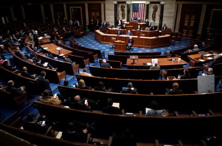 Avanza en el Congreso de Estados Unidos el plan presupuestario de Trump con recortes de impuestos