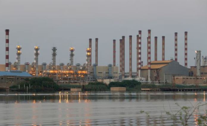 Estados Unidos sancionó a una refinería china acusada de comprar más de $1.000 millones de petróleo iraní